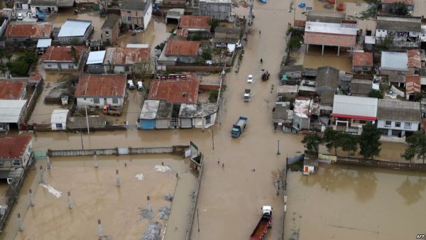 نحو 1900 مدينة وقرية تأثرت بالفيضانات بعد الأمطار الغزيرة التي شهدتها إيران منذ 19 مارس آذار