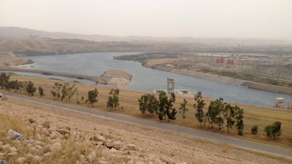 الجيش الأمريكي يساعد القوات العراقية في إقامة جسر على نهر دجلة