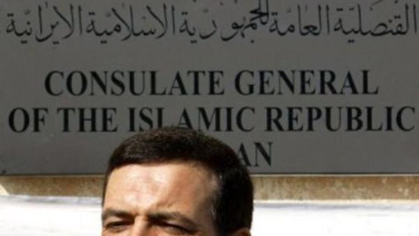 السفير الايراني حسن كاظمي قمي لدى افتتاح القنصلية في اربيل 