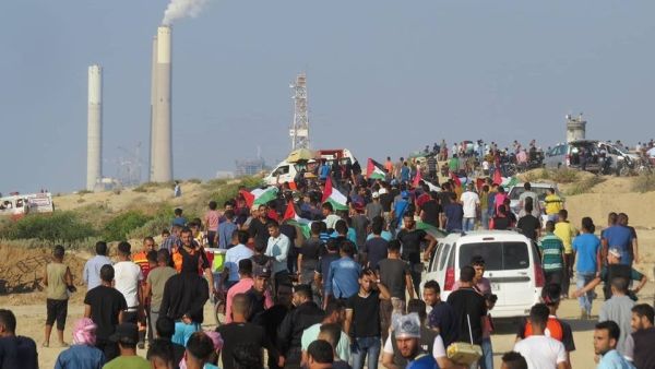 من المتوقع أن يتجمع عشرات آلاف الفلسطينيين في نقاط مختلفة على طول السياج الإسرائيلي من المتوقع أن يتجمع عشرات آلاف الفلسطينيين في نقاط مختلفة على طول السياج الإسرائيلي