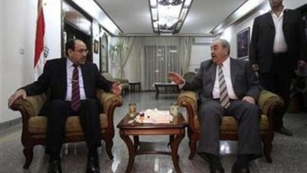 اياد علاوي (يمين) ونوري المالكي خلال احد لقاءاتهما لبحث تشكيل الحكومة