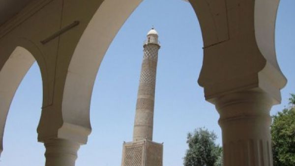 منارة الحدباء التاريخية وسط الموصل