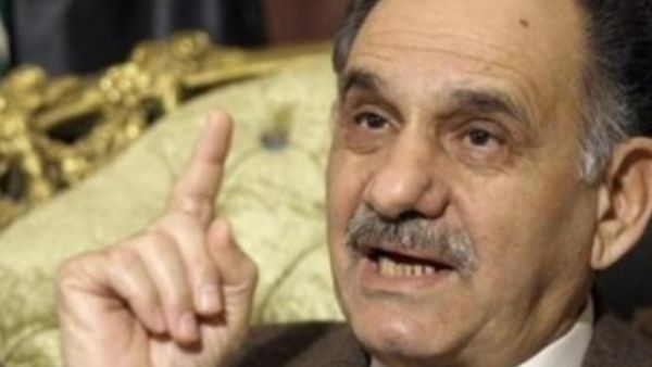 صالح المطلك وهو من القيادات السنية ونائب رئيس الوزراء