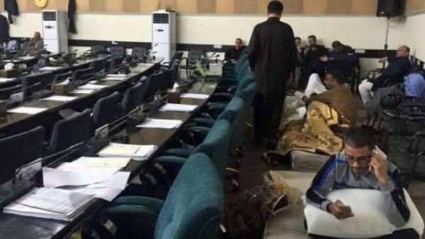 اعتصام ومبيت نحو 100 نائب عراقي داخل مقر البرلمان
