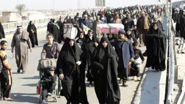 زوار شيعة في طريقهم لحضور احتفال في بغداد يوم الخميس
