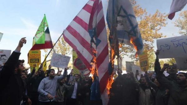 تنظيم مظاهرة مناهضة للولايات المتحدة أمام المقر السابق للسفارة الأمريكية في طهران