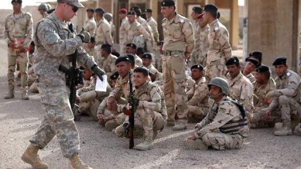 قوات اميركي تقوم بتدريب وحدات عراقية في قاعدة الاسد/ارشيف