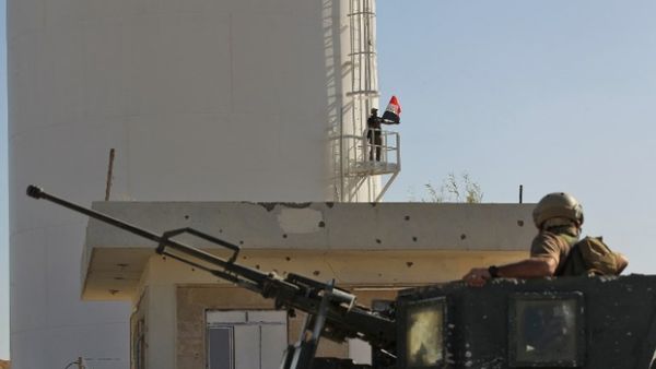 Iraqi soldiers guard an oil facility  (AFP/File Photo)	