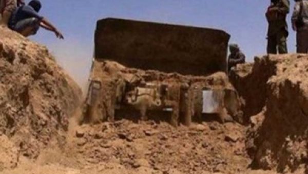 تنظيم "داعش" يحفر خنادق جديدة بمحاذاة الحدود التركية