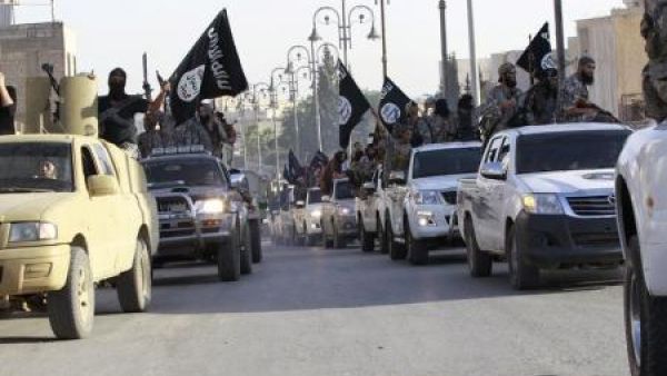مقاتلون من تنظيم الدولة الاسلامية في محافظة الرقة السورية
