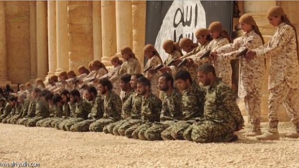 "داعش" يبث شريطا مصورا يظهر عملية اعدام جماعية وسط اثار تدمر