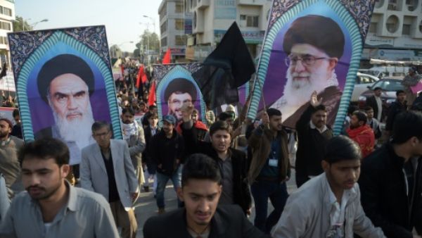 شيعة باكستان يتظاهرون ضد مشاركة بلادهم في الائتلاف بقيادة السعودية
