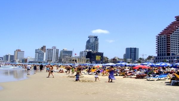 أحد شواطىء مدينة تل أبيب