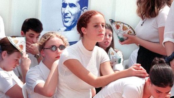 حملة لتلميذات اسرائيليات يطالبن بالحق في ارتداء الشورت
