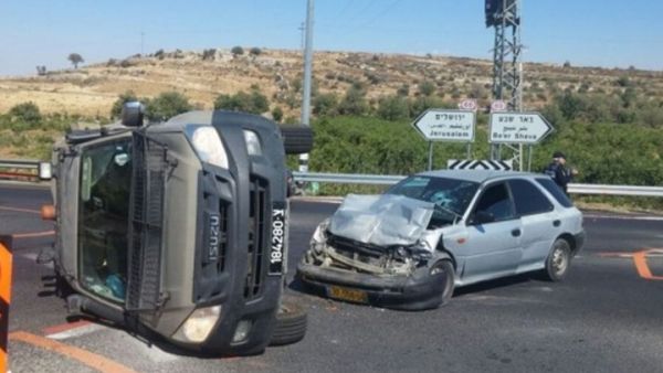 بحسب شرطة الاحتلال، فإن السائق الفلسطيني "اصطدم عمدا بمركبة عسكرية" - أرشيف