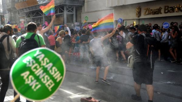Demonstrators run for cover as Turkish police fire tear gas and rubber bullets at a gay pride march in Istanbul on June 28, 2015.  (AFP/Ozan Kose)