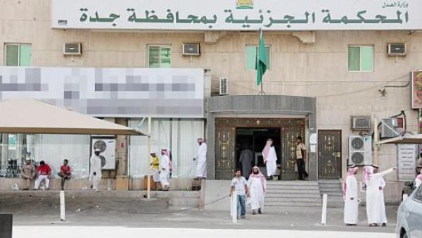 سعودي يتهم زوجته بالخيانة من شاعر غنائي