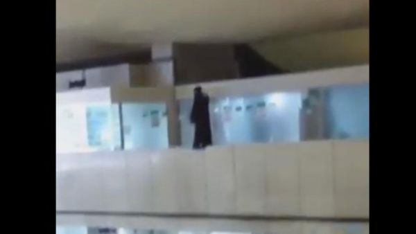 كشف ملابسات محاولة انتحار مسافرة بمطار جدة - يوتيوب