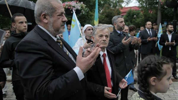 في ضوء تحركات جميلوف، تم ادراجه ضمن قائمة المطلوبين للعدالة وقررت اعتقاله