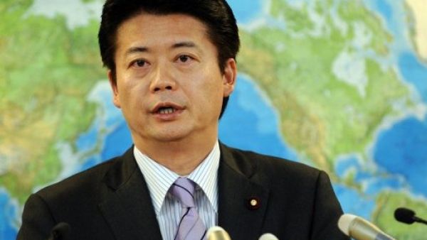 يتكهن البعض بأن تعليق بايدن قد يشجع أولئك الذين يريدون إعادة النظر في دستور ما بعد الحرب