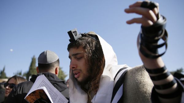 ايوب القرا نائب درزي عن حزب الليكود اليميني بزعامة نتانياهو.

