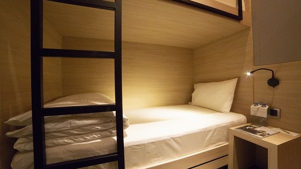 The hotel offers flexible hourly booking slots which gives easy access for transit passengers seeking a quick power rest.