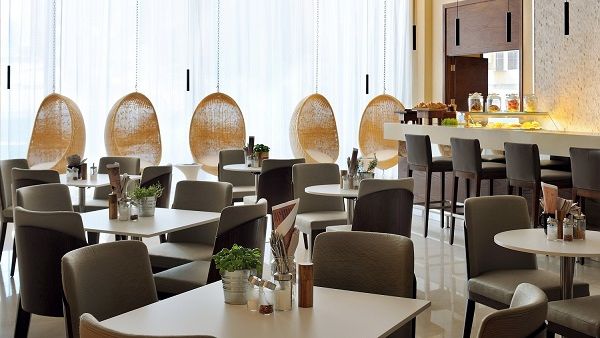 The chic café, located within the lobby of the hotel, is situated conveniently in the heart of Abu Dhabi.