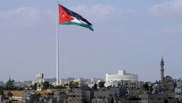 راكب في صندوق سيارة