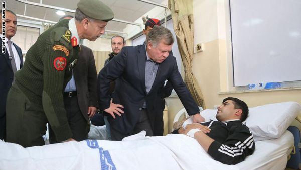 وزير: منفذو هجوم الكرك كان بحوزتهم سترات ناسفة
