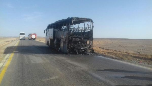  نيران تشتعل في حافلة معتمرين اردنيين 