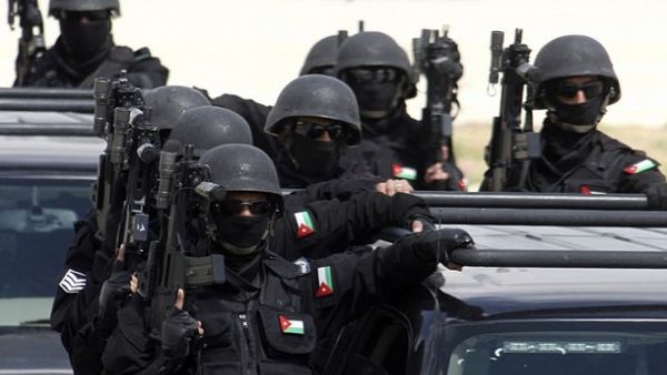 فرقة عسكرية تم تشكيلها بأوامر ملكية مزوده بأحدث الطائرات والمعدات والأجهزة - ارشيف