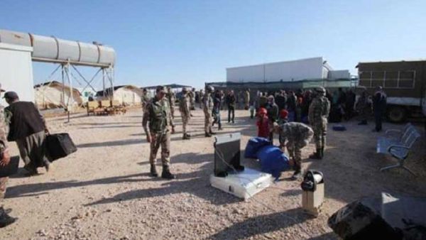 مقتل ستة أشخاص بتفجيرين في مخيم للنازحين السوريين قرب حدود الأردن
