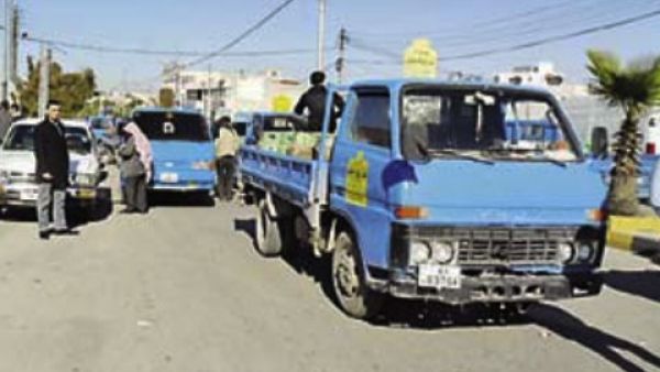 مركبة لتوزيع اسطوانات الغاز في الاردن