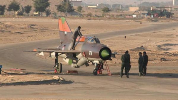 طائرة سورية تحط في قاعدة المفرق/ارشيف/الصورة عن صحيفة الغد الاردنية