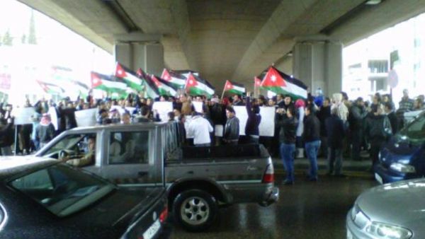 شباب يعتصمون في ميدان جمال عبد الناصر شباب يعتصمون في ميدان جمال عبد الناصر