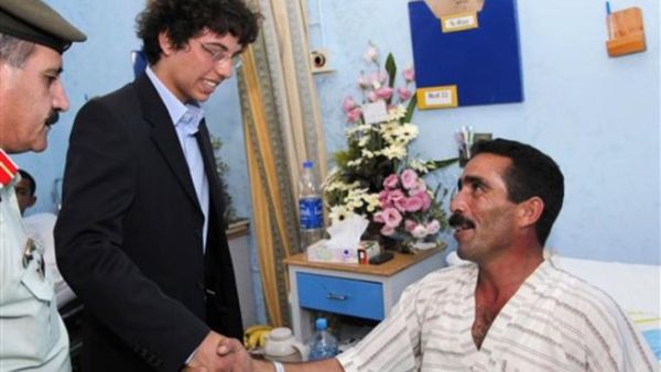 ولي عهد الاردن يعود احد جرحى الصاروخ الذي سقط في العقبة/أ.ف.ب