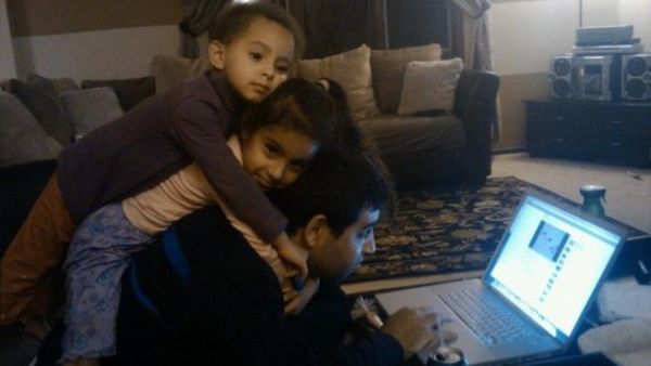 طرد "رامي" من أمريكا، يعني الحكم على طفلتيه باليتم وفقدان الأب