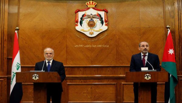وزير الخارجية الأردني أيمن الصفدي ونظيره العراقي إبراهيم الجعفري خلال مؤتمر صحفي بالعاصمة عمان