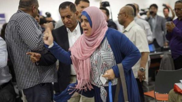 مزاد على حذاء صحافية رشقت به قياديا حوثيا في جنيف