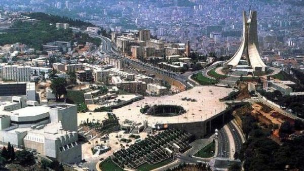 معركة عنيفة خلال مؤتمر داعم لبوتفليقة في الجزائر
