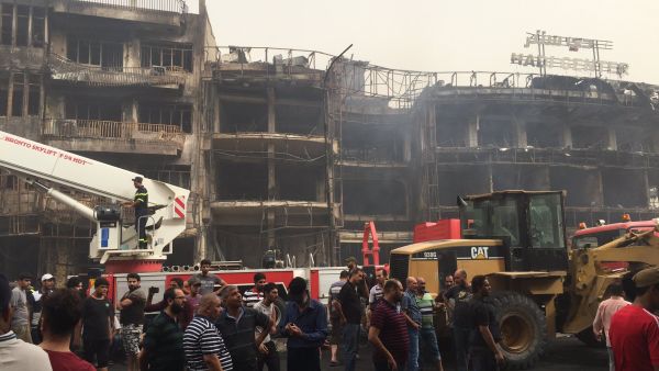 The aftermath of Sunday's deadly bombings in Karada, Baghdad (Twitter/@mohusain_313)