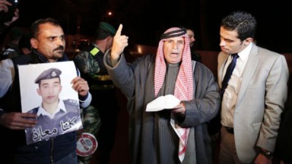 والد معاذ الكساسبة يطالب بجلب قاتل نجله من العراق لمحاكمته في عمان
