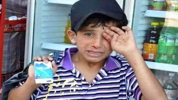 طفل سوري متعرض للضرب والإهانة
