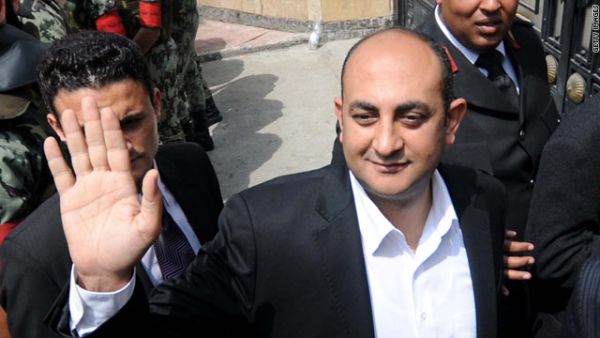  علي (45 عاما) هو محام يساري بارز تزعم الدفاع عن مصرية جزيرتي تيران وصنافير