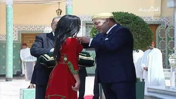 العاهل المغربي يعفي وزير الاقتصاد والمالية من منصبه

