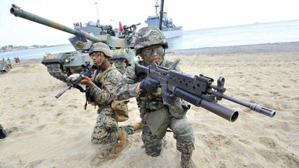 كوريا الجنوبية تطلق قذائف تحذيرية بعد عبور زورقين شماليين الحدود البحرية