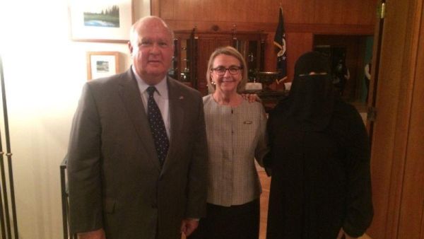 السفير الامريكي يلتقي بنساء البلديات