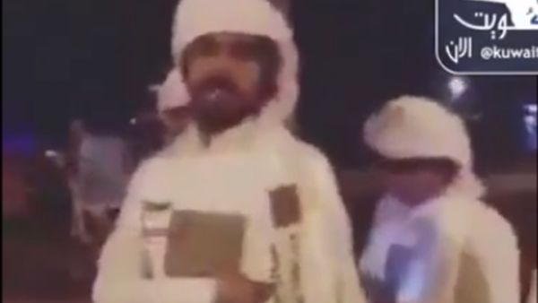 شباب كويتيون يسيرون في الدوحة تضامنا مع قطر