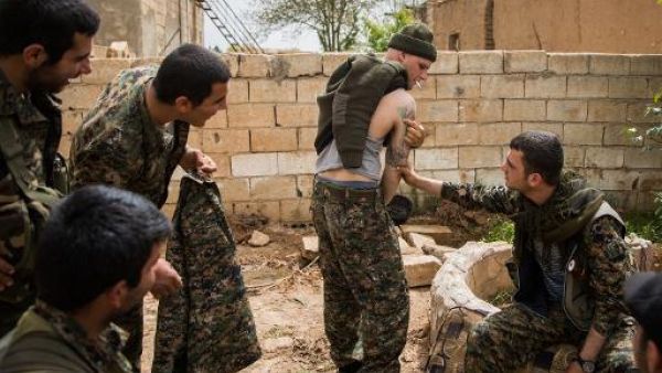 مقاتلون من قوات الحماية الكردية