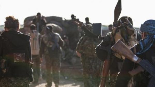 مقاتلون من وحدات حماية الشعب الكردية
